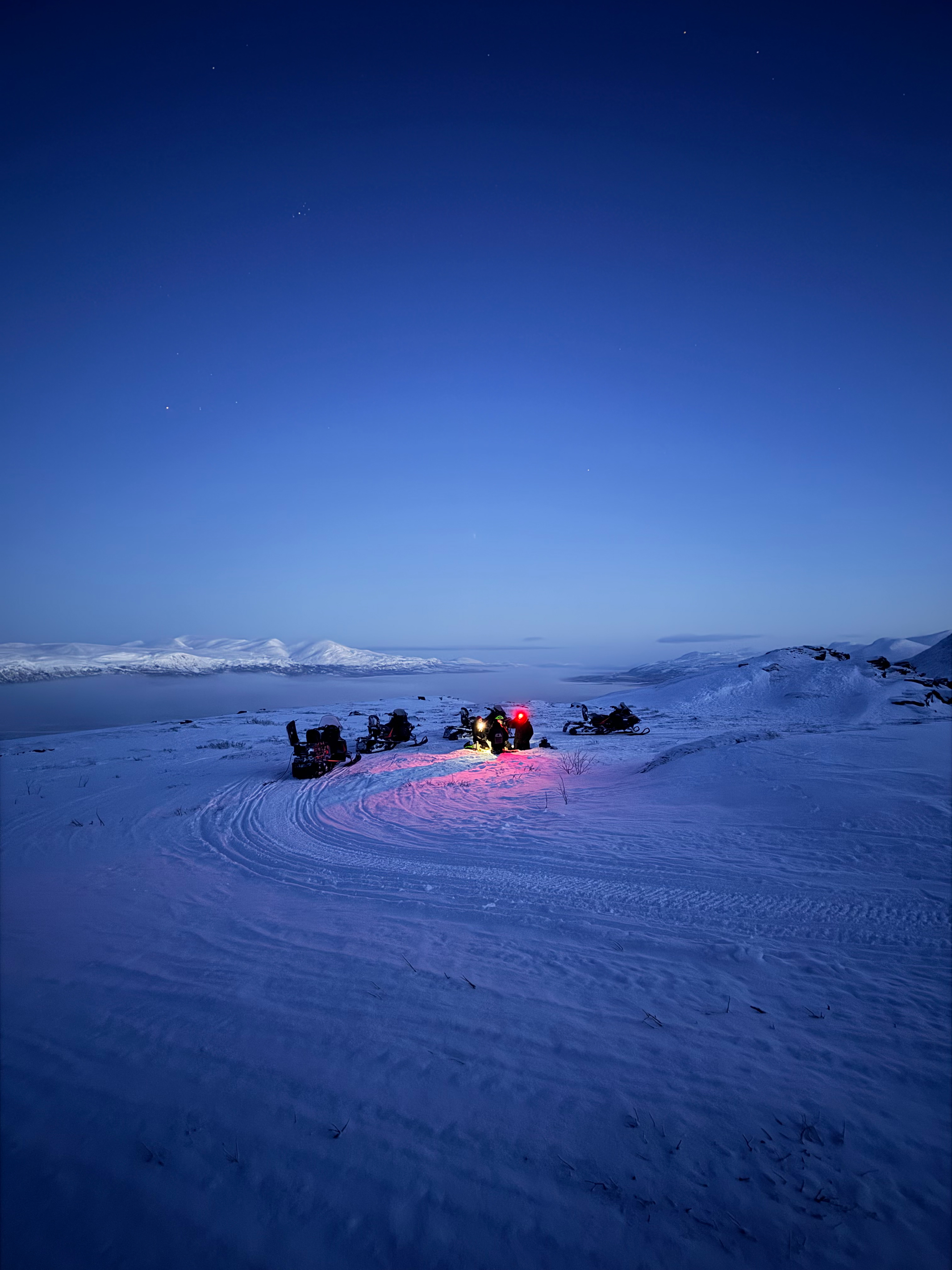 Campervan en la Laponia sueca cerca de Kiruna