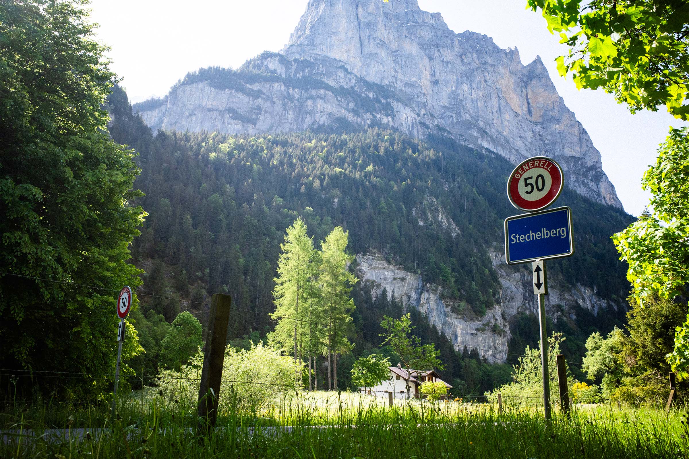 Stechelberg und Berglandschaft im Lauterbrunnental