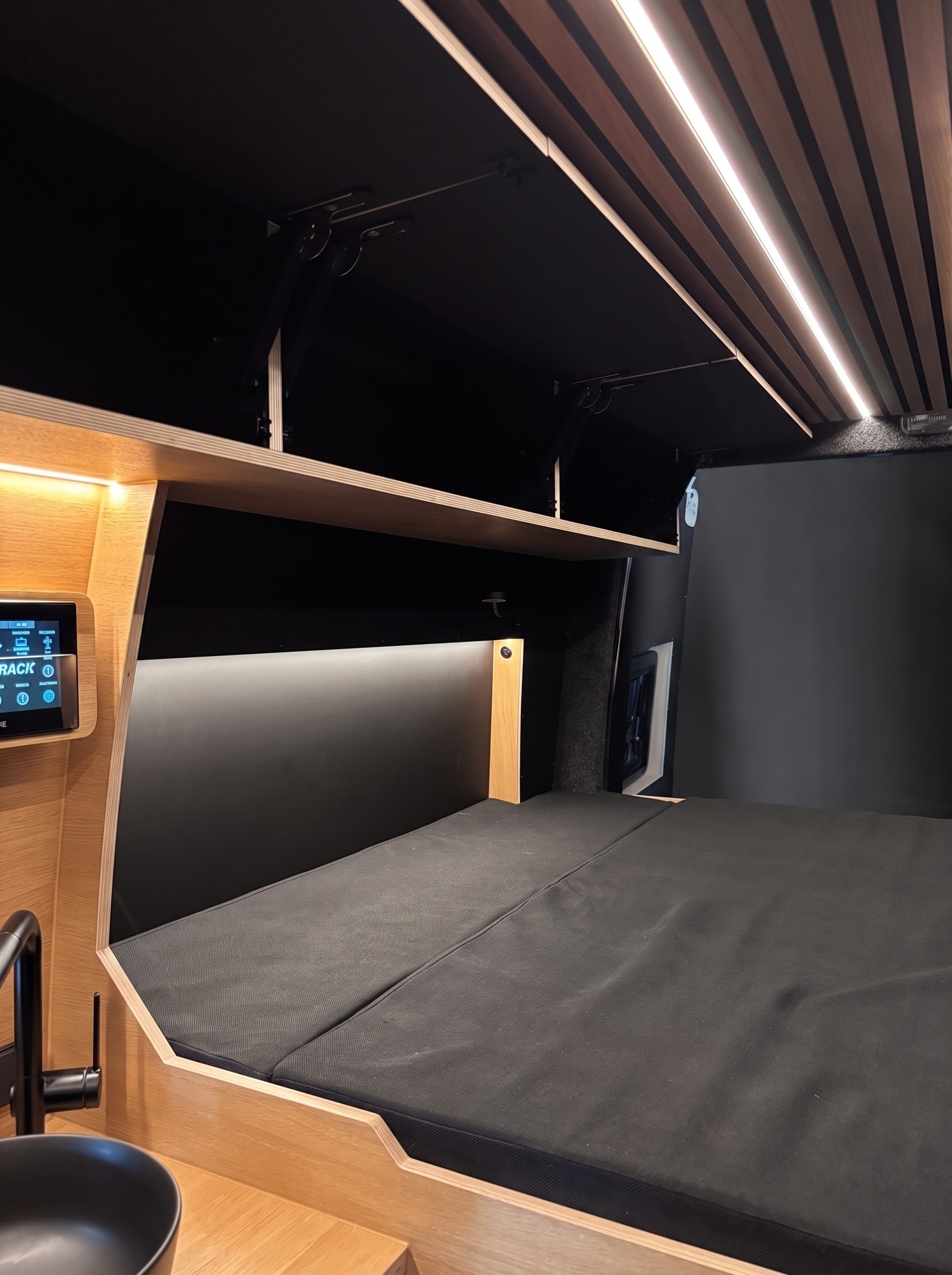 Offtrack Camper – Pre-Owned Sprinter Six Cross