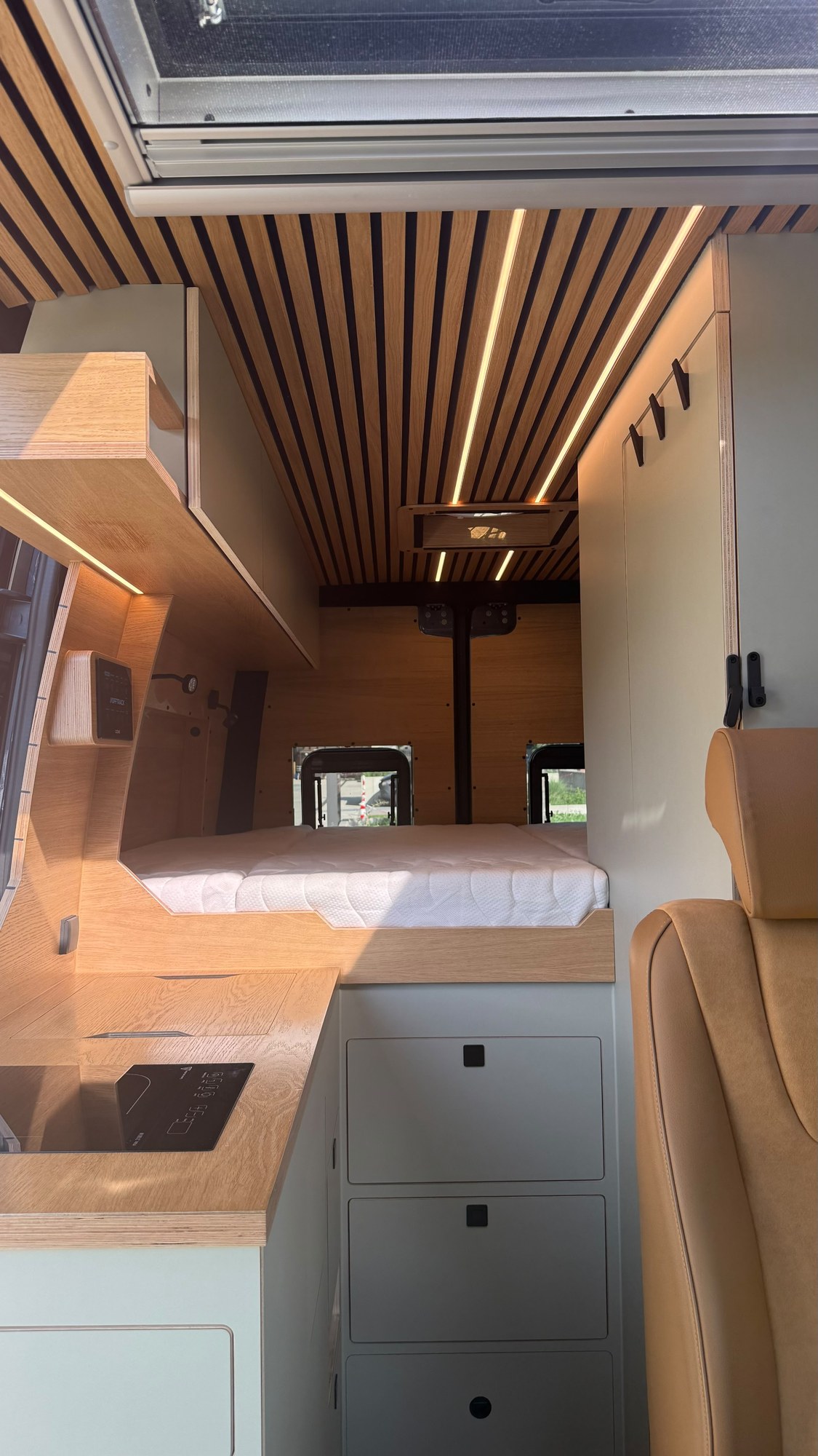 Offtrack Camper – Pre-Owned Sprinter Six Cross