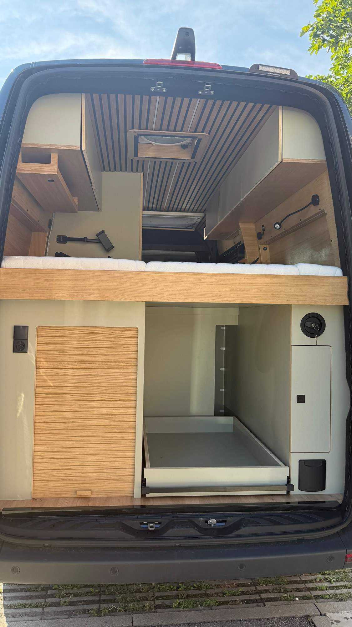 Offtrack Camper – Pre-Owned Sprinter Six Cross