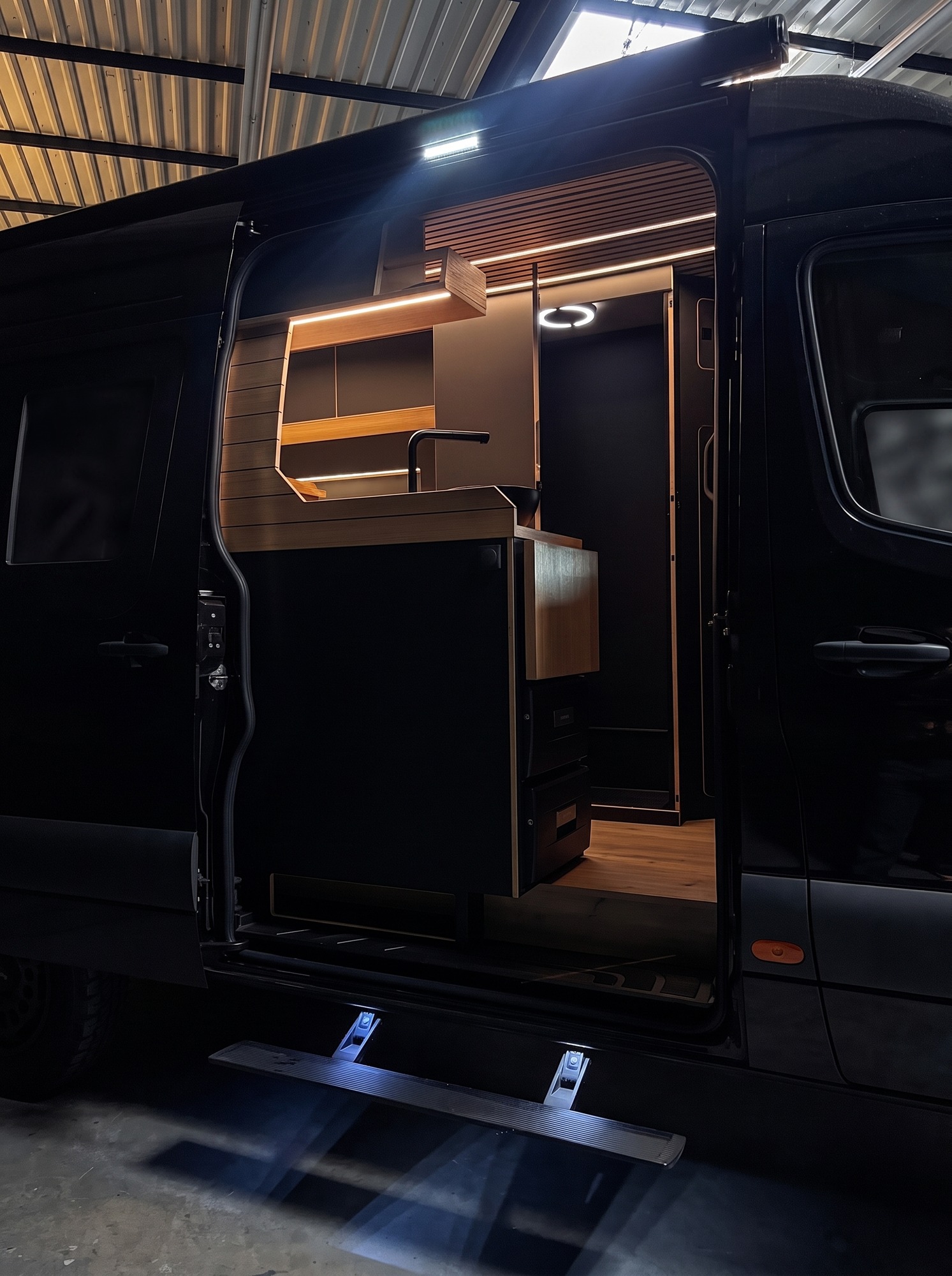 Offtrack Camper – Pre-Owned Sprinter Six Line