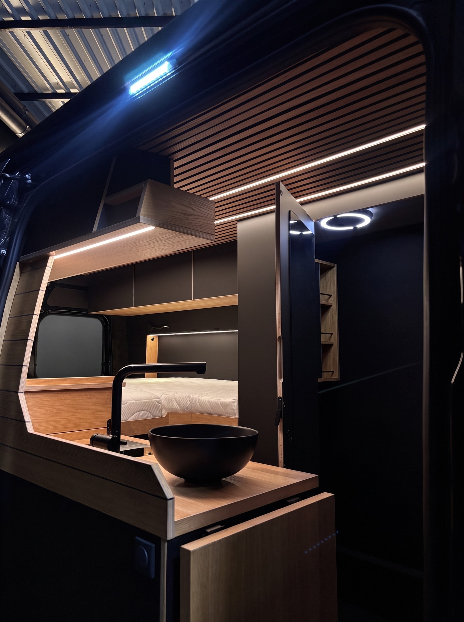 Offtrack Camper – Pre-Owned Sprinter Six Line