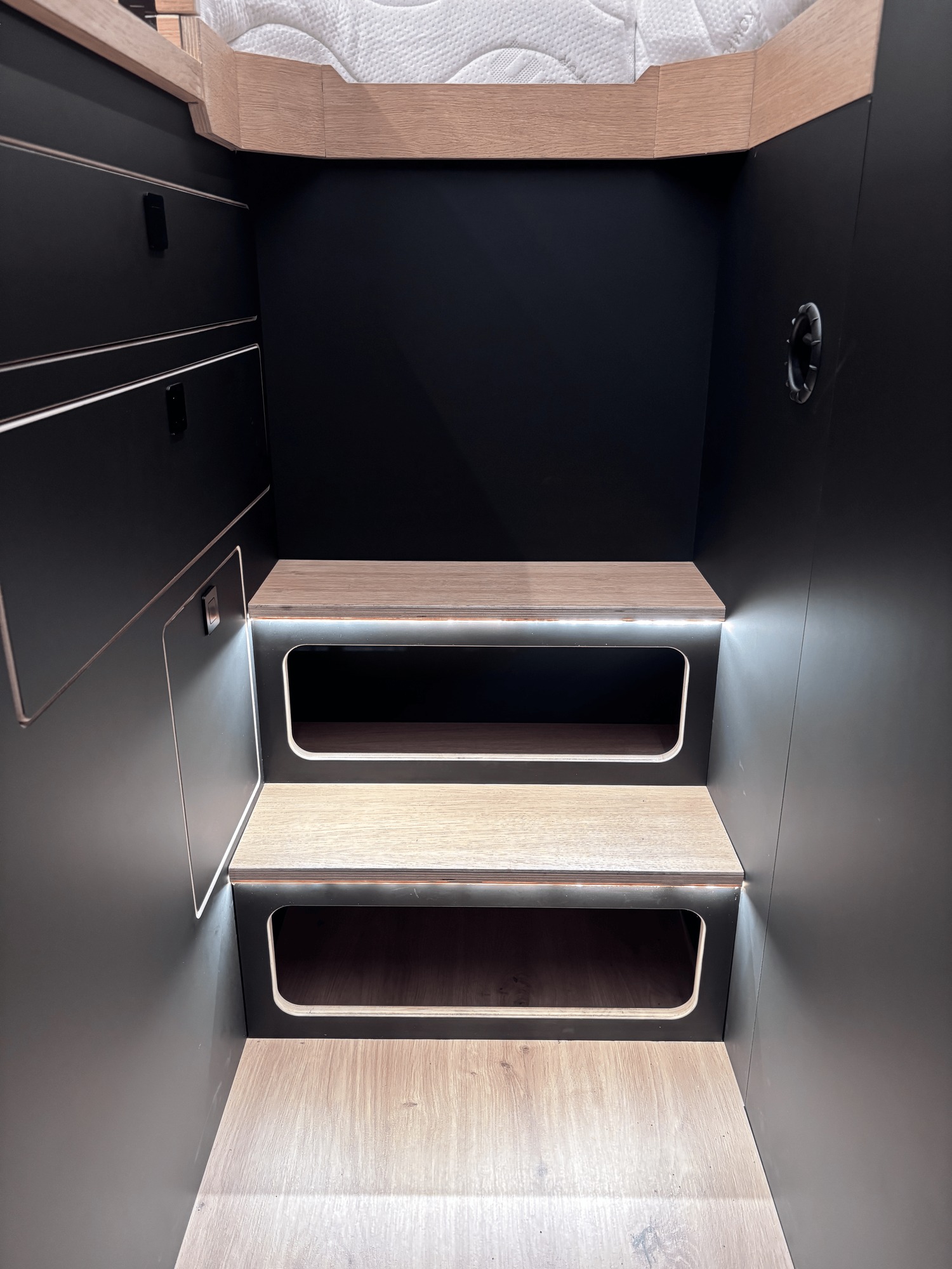 Offtrack Camper – Pre-Owned Sprinter Six Line