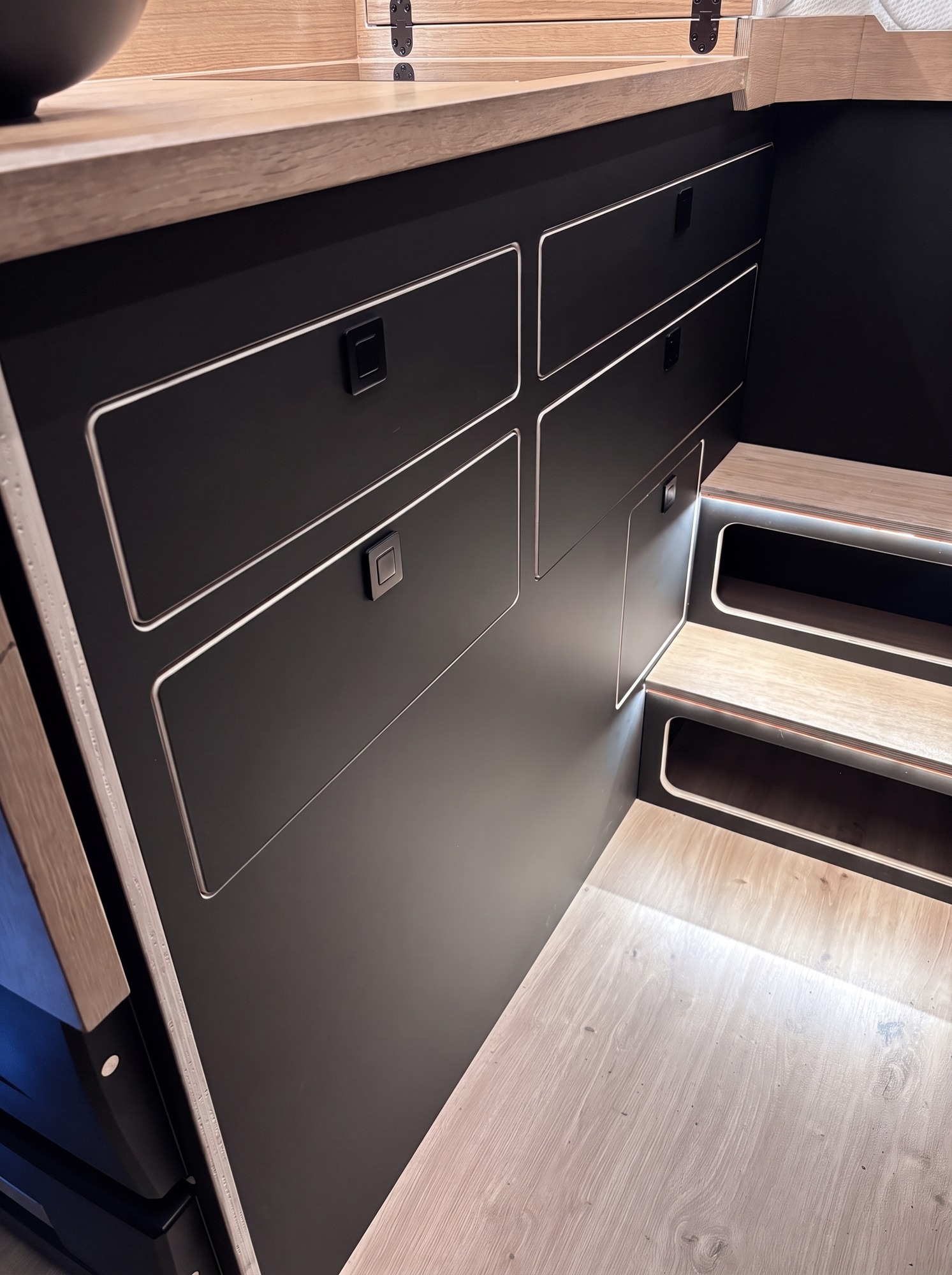 Offtrack Camper – Pre-Owned Sprinter Six Line