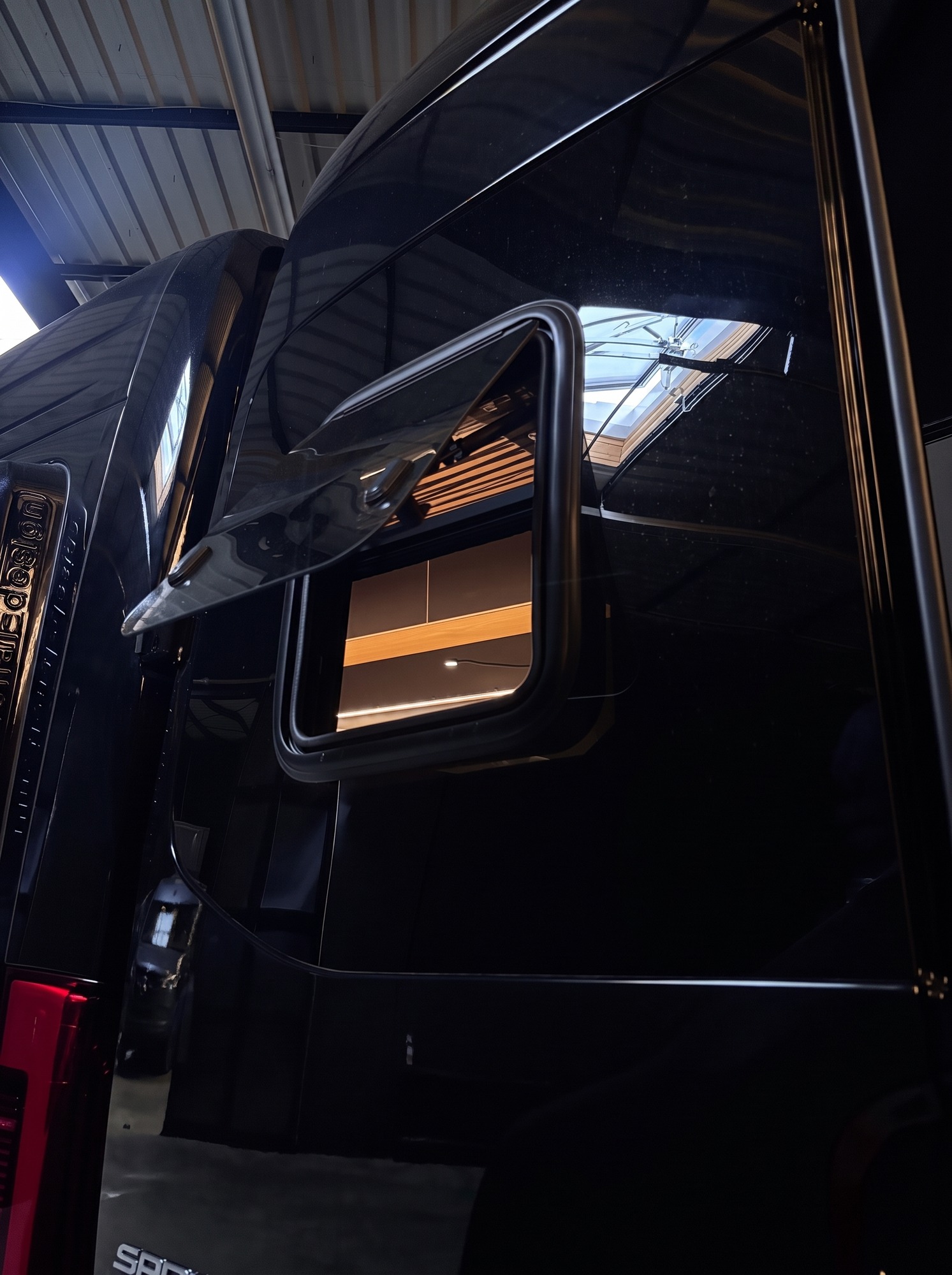 Offtrack Camper – Pre-Owned Sprinter Six Line