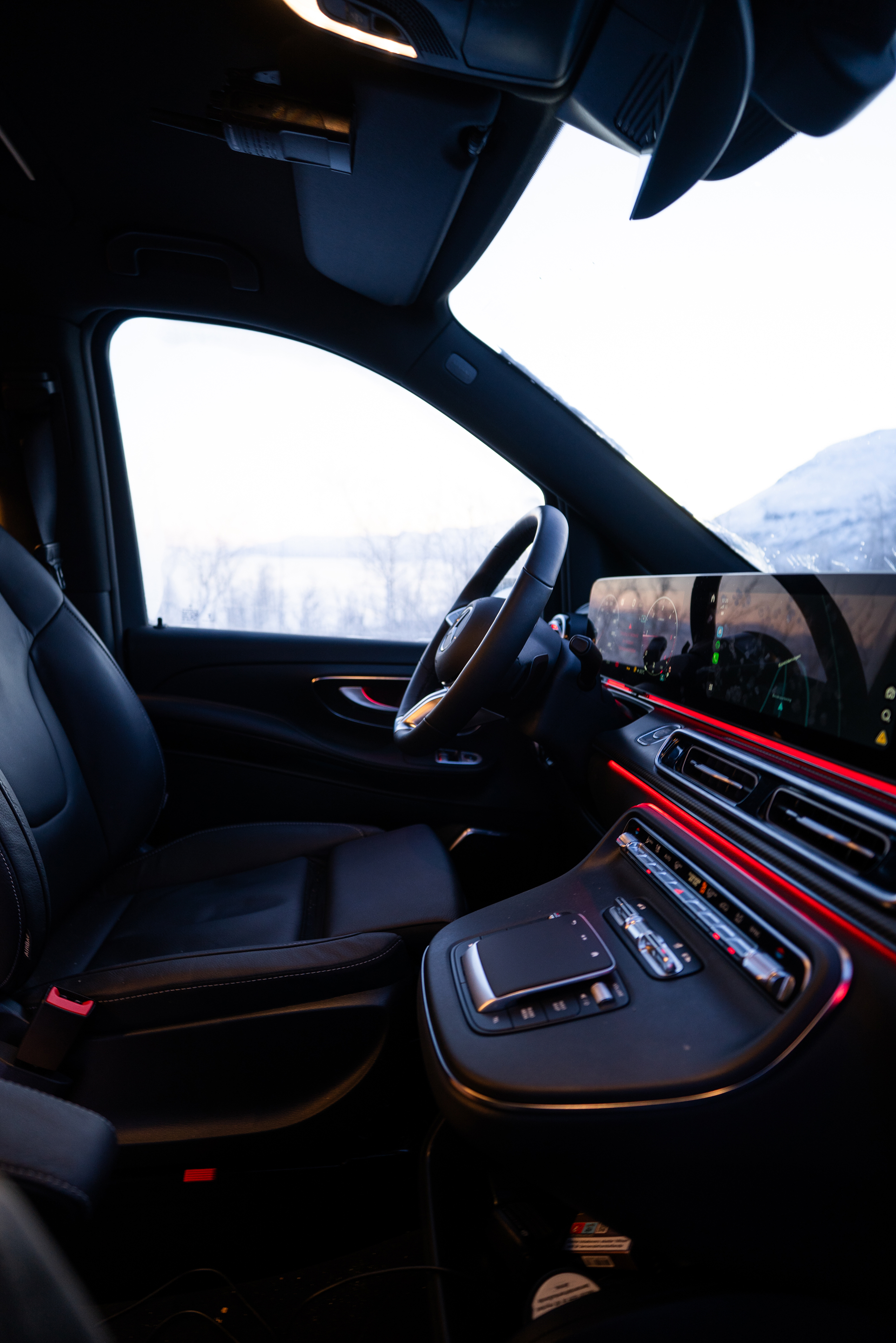Offtrack Camper Cockpit mit Ambientebeleuchtung